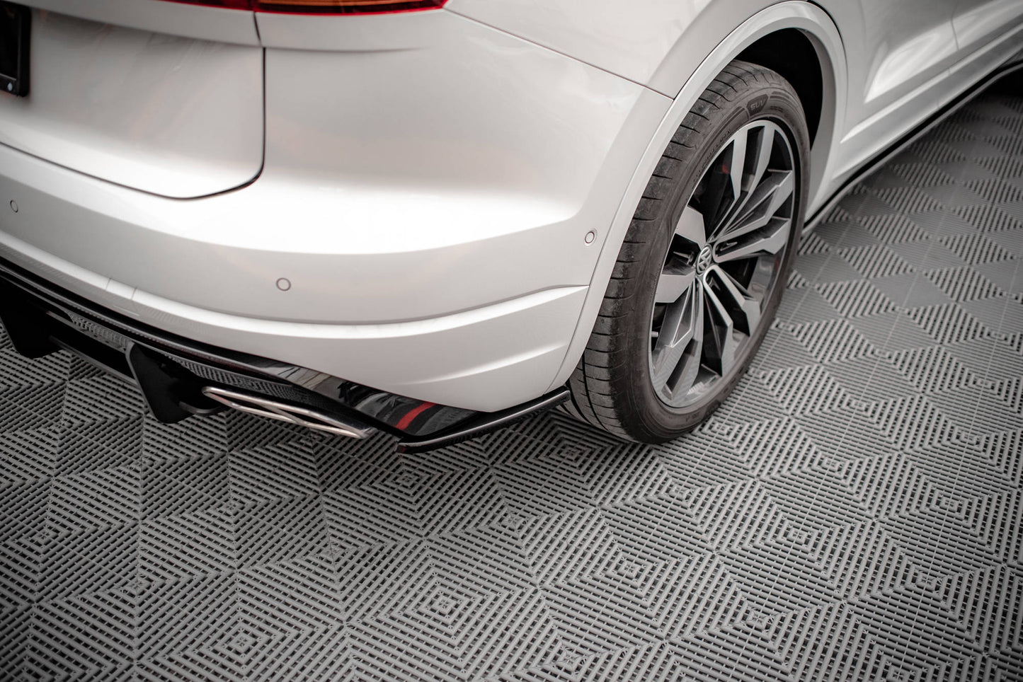 Heck Ansatz Flaps Diffusor für Volkswagen Touareg R-line Mk3 Carbon Look