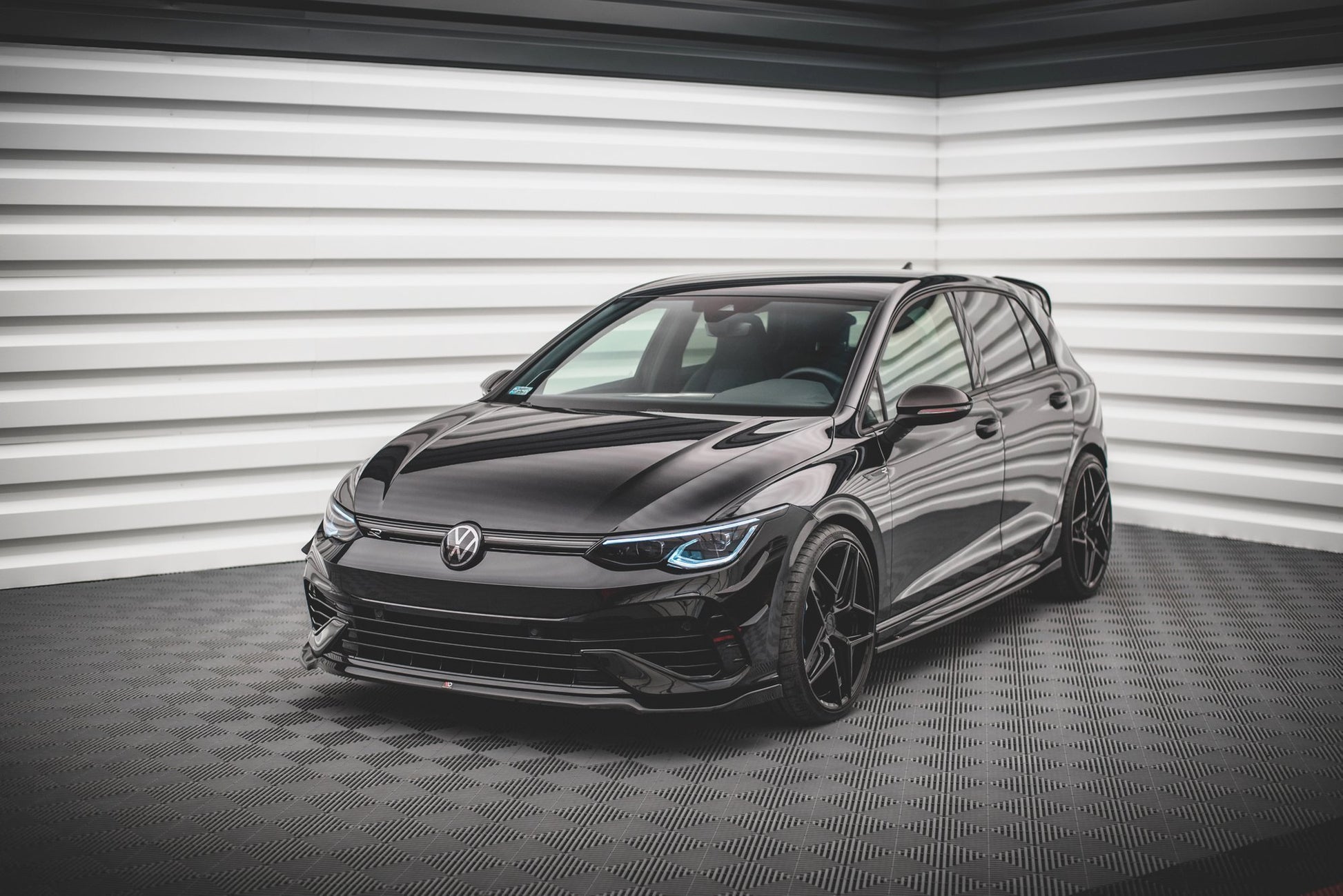 Front Ansatz V.6 für Volkswagen Golf R Mk8 schwarz matt