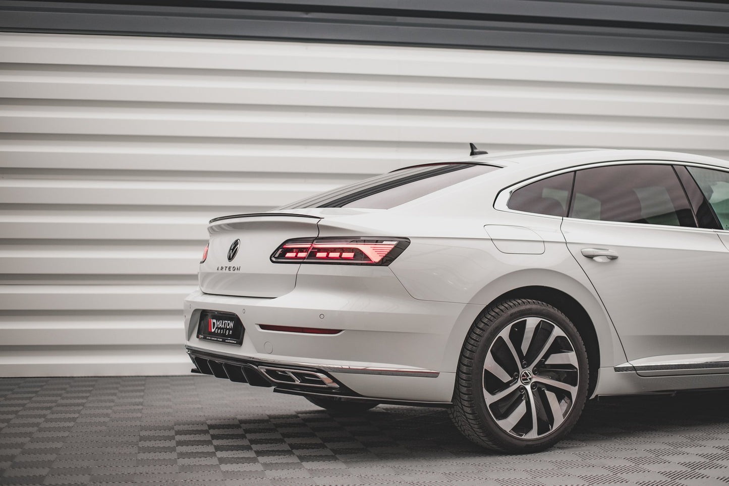 Heck Ansatz Flaps Diffusor für Volkswagen Arteon R-Line Facelift Carbon Look