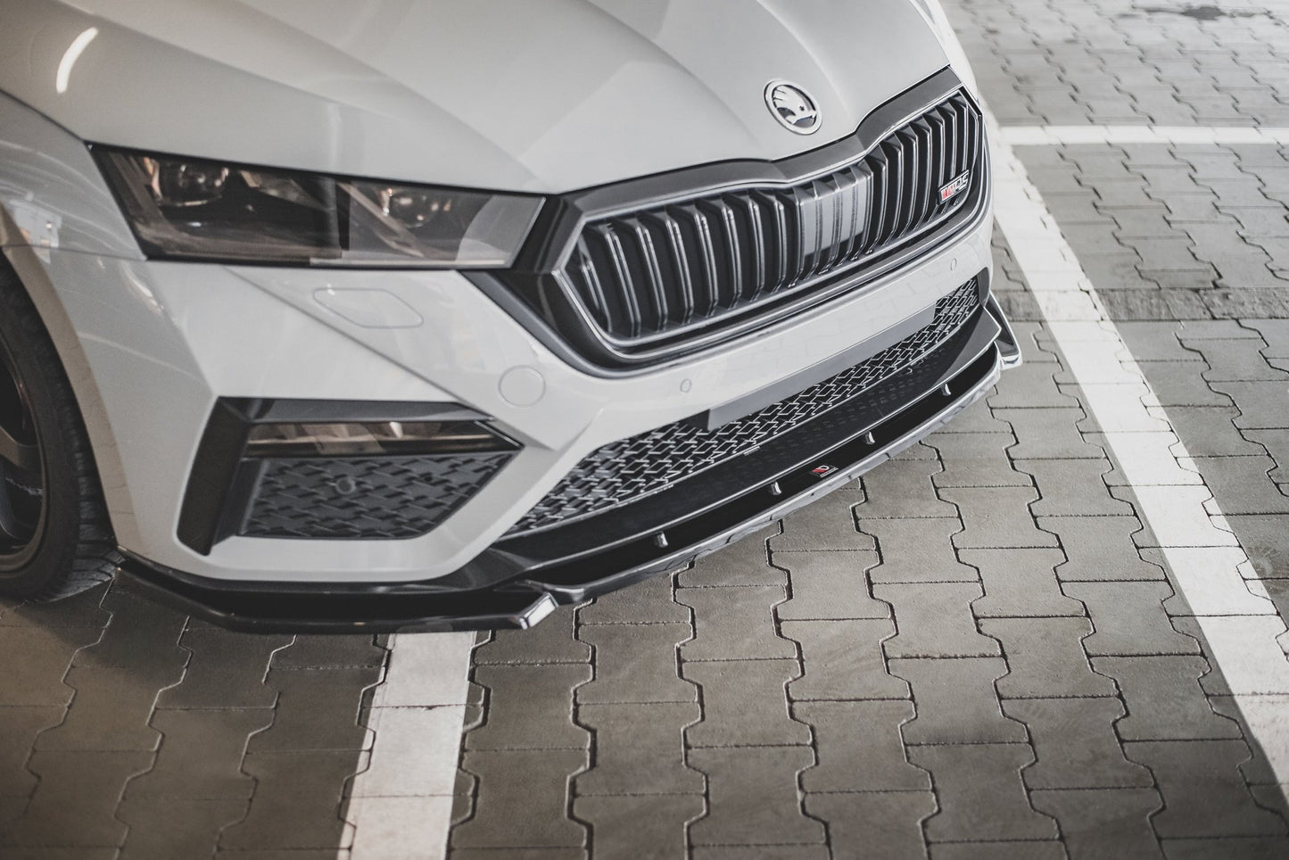 Front Ansatz V.3 für Skoda Octavia RS Mk4 schwarz matt