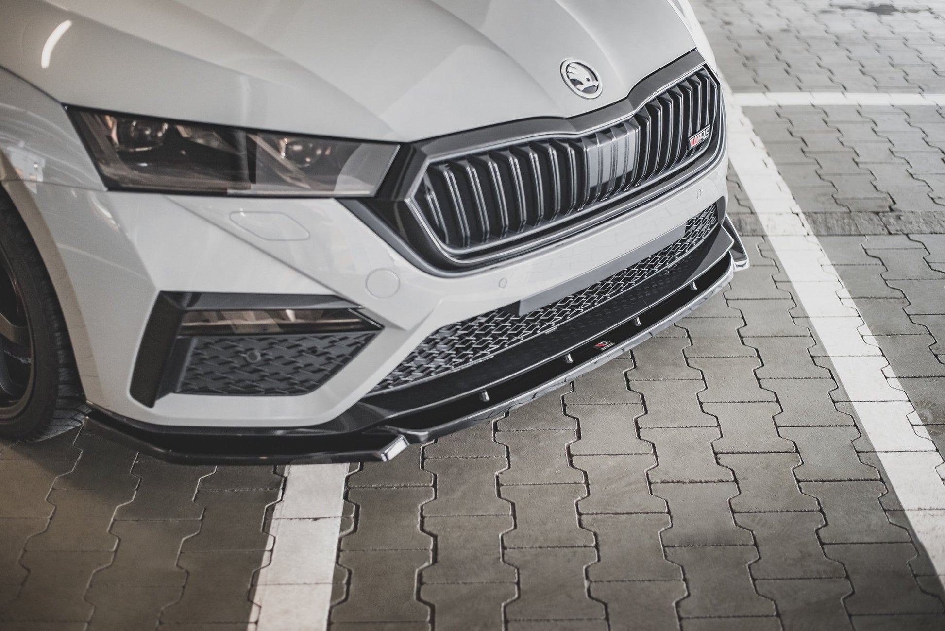 Front Ansatz V.3 für Skoda Octavia RS Mk4 schwarz matt