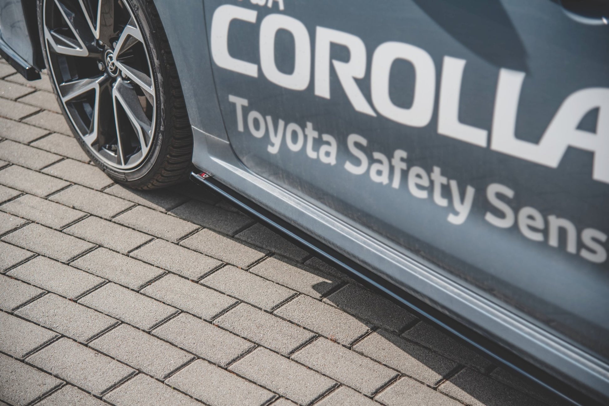 Seitenschweller Ansatz für Toyota Corolla XII Limousine schwarz matt