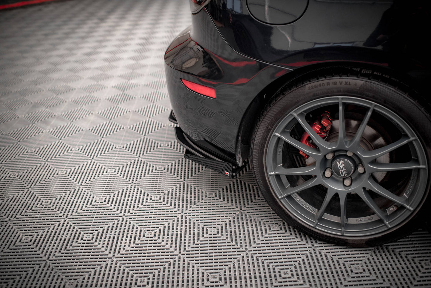 Hintere Seiten Flaps für Mazda 3 MPS Mk1 schwarz Hochglanz