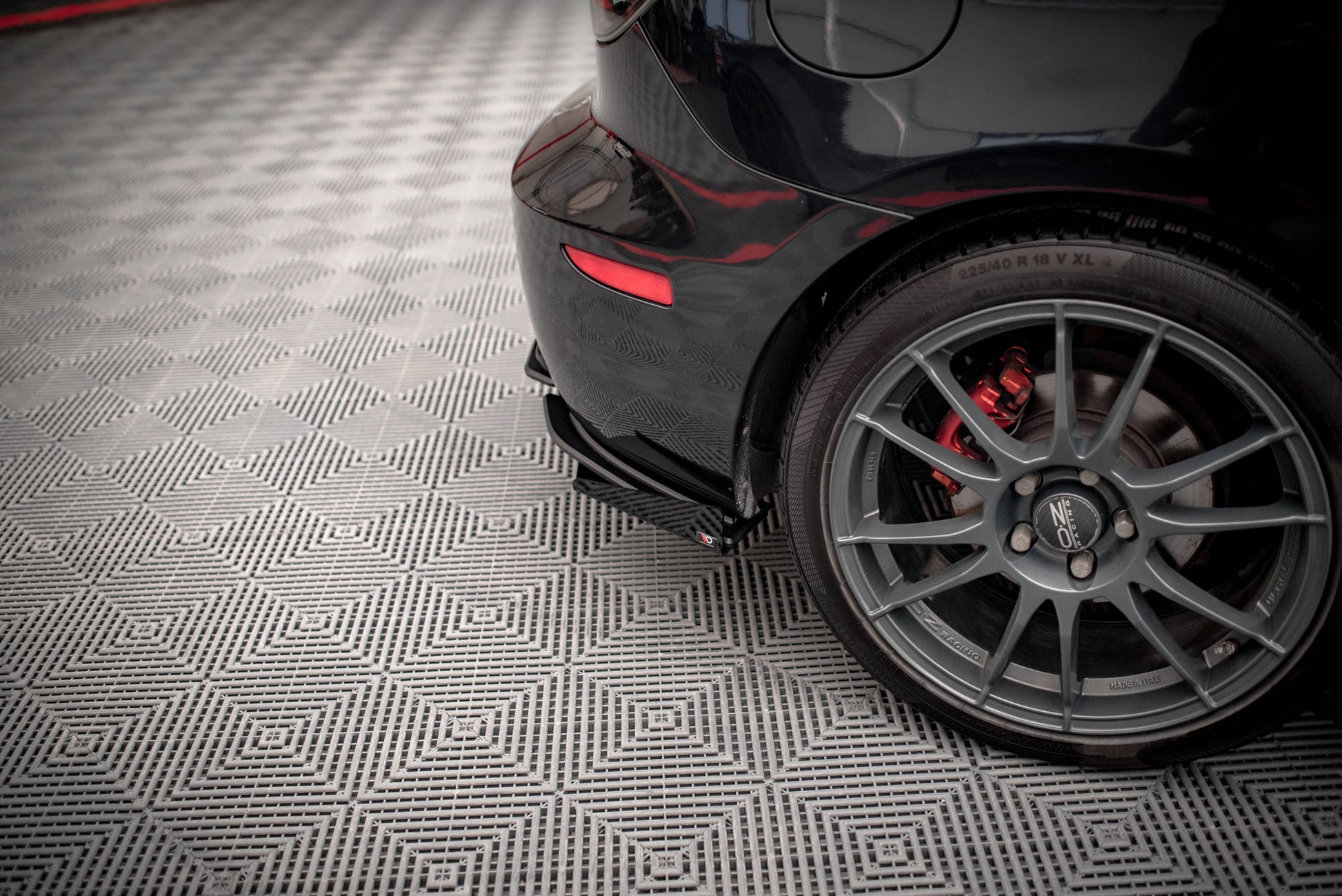 Hintere Seiten Flaps für Mazda 3 MPS Mk1 schwarz Hochglanz