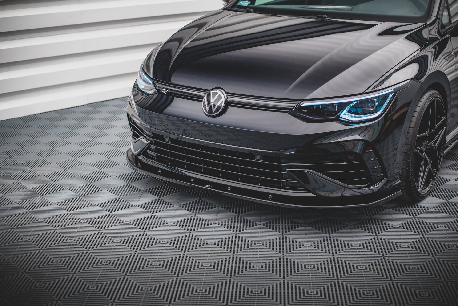 Front Ansatz V.1 für Volkswagen Golf R Mk8 schwarz matt