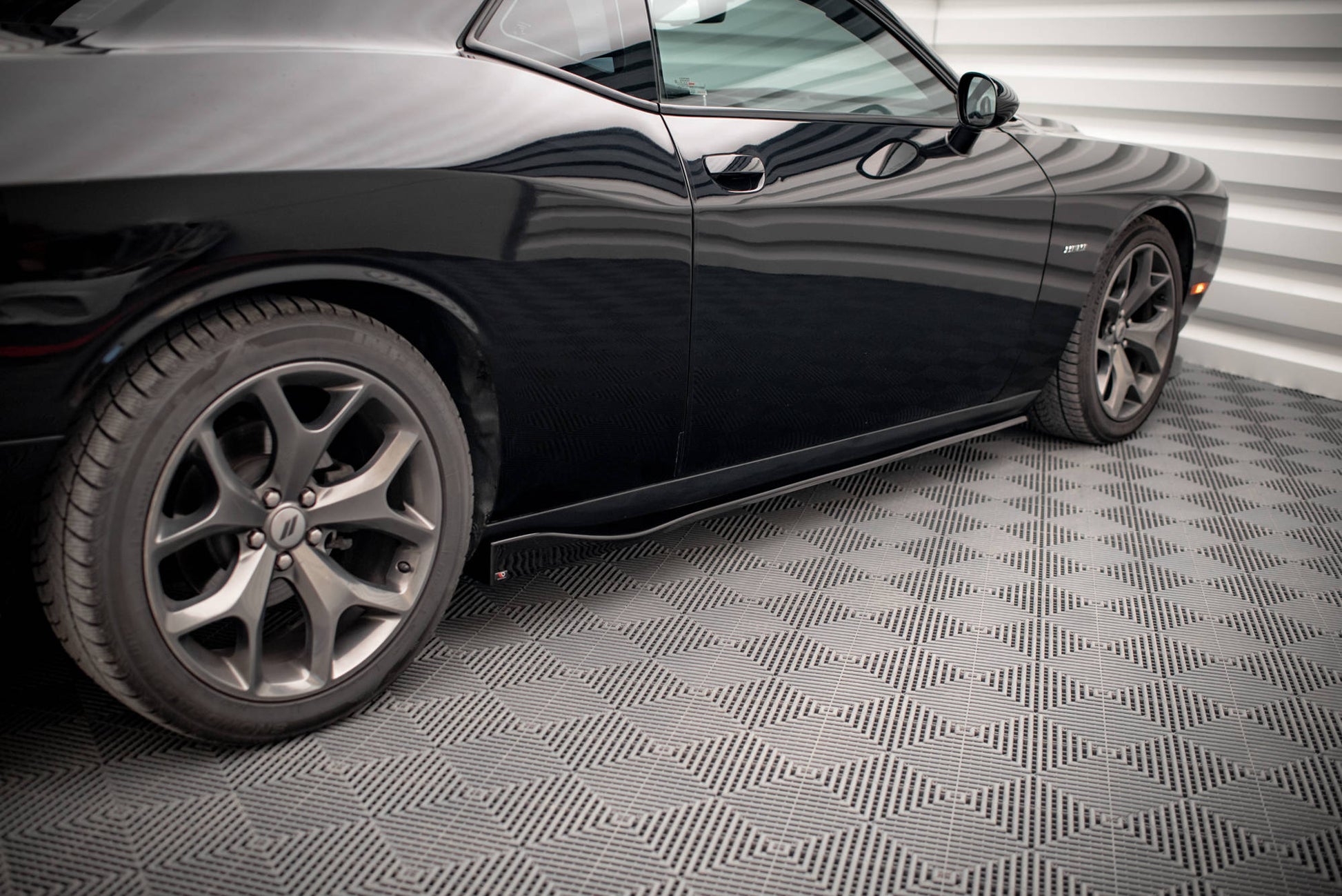 Seitenschweller Ansatz für Dodge Challenger RT Mk3 Facelift schwarz matt