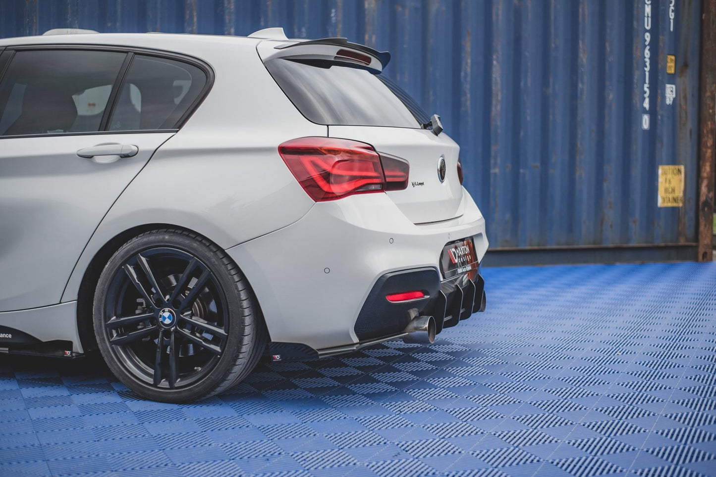 Robuste Racing Heck Ansatz Flaps Diffusor V.2 +Flaps für BMW 1er F20 M140i  schwarz Hochglanz