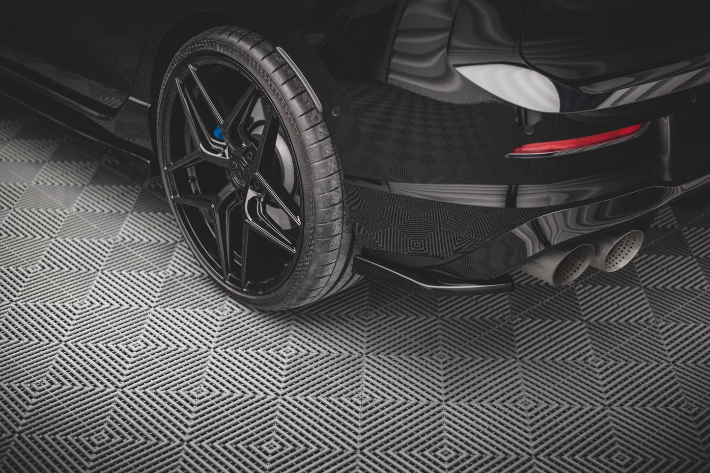 Heck Ansatz Flaps Diffusor V.2 für Volkswagen Golf R Mk8 schwarz matt