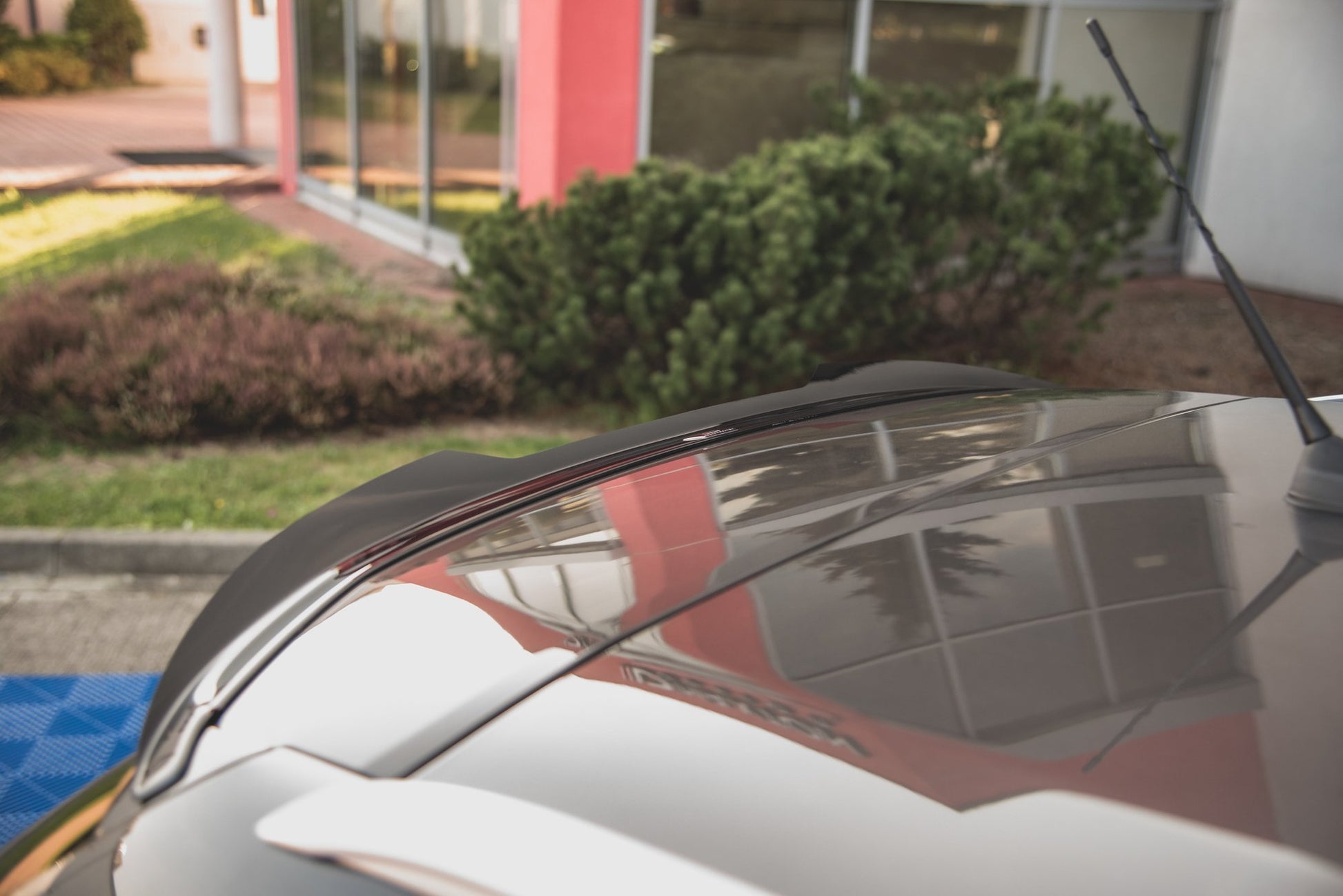 Spoiler CAP für Peugeot 308 SW Mk2 Facelift Carbon Look