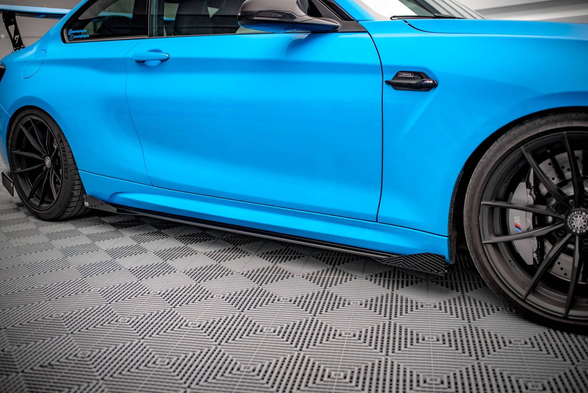Side Flaps BMW M2 F87 schwarz Hochglanz