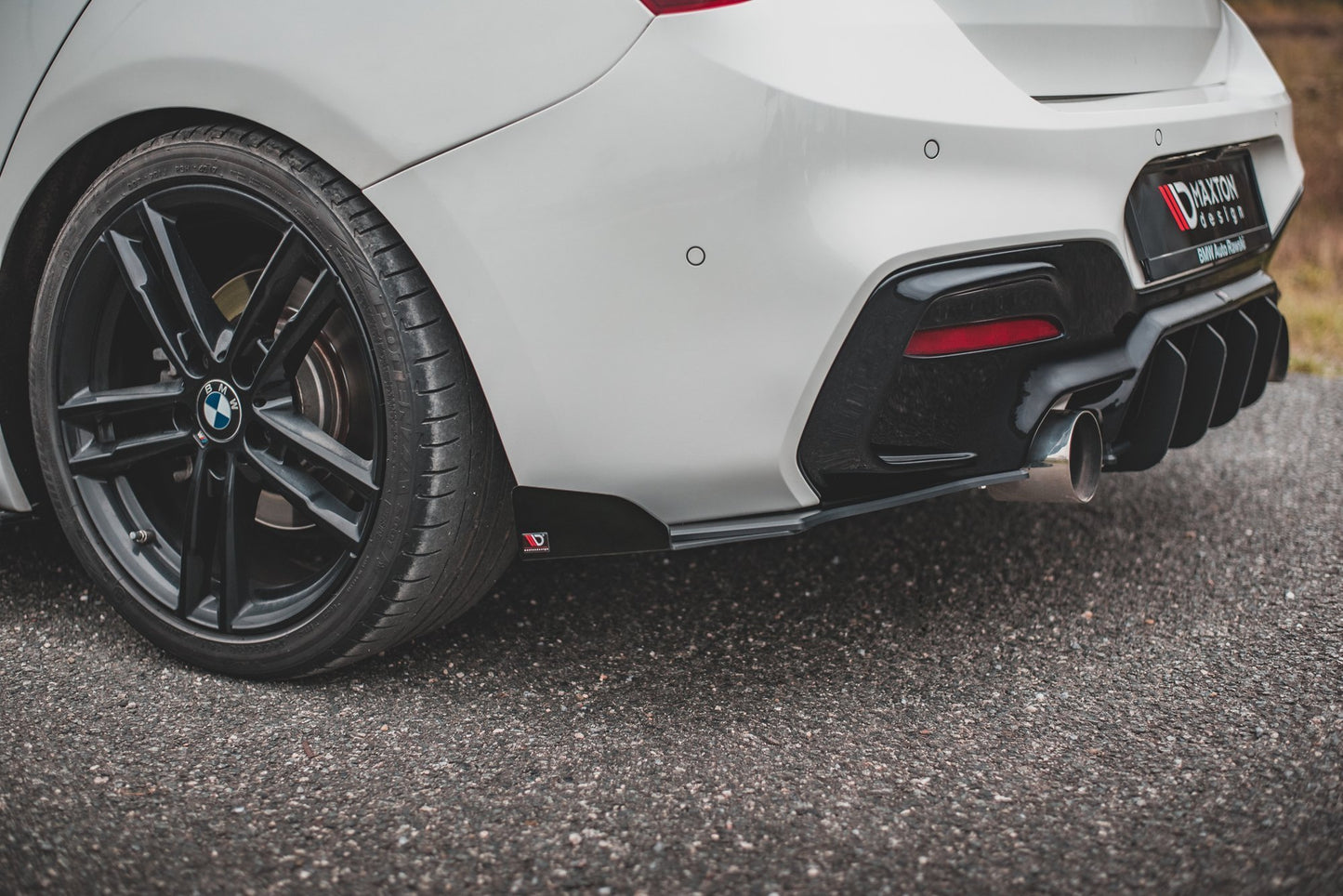 Robuste Racing Heck Ansatz Flaps Diffusor V.3 +Flaps für BMW 1er M140i  schwarz Hochglanz
