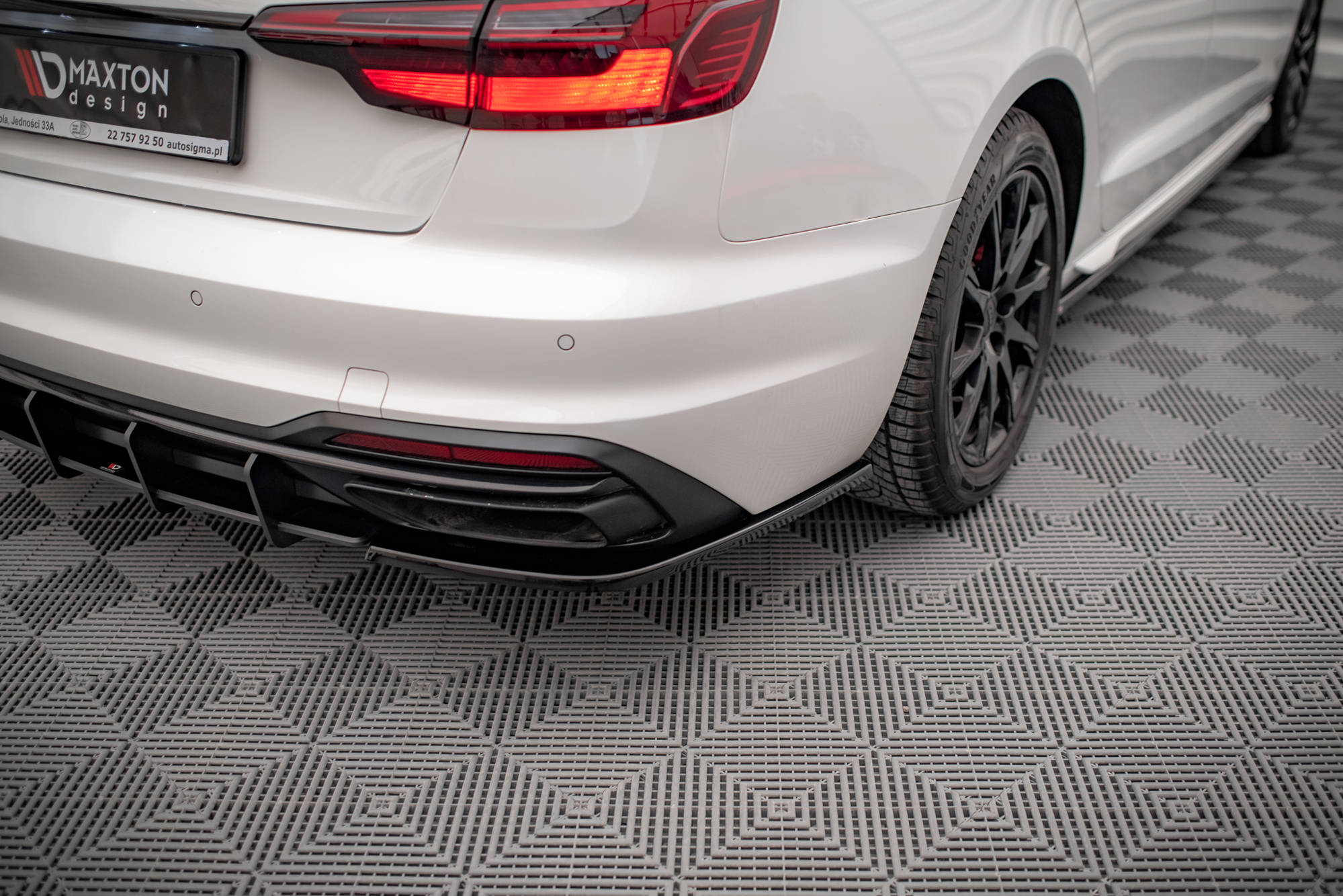 Maxton Heck Ansatz Flaps Diffusor für Audi A4 Avant B9 schwarz
