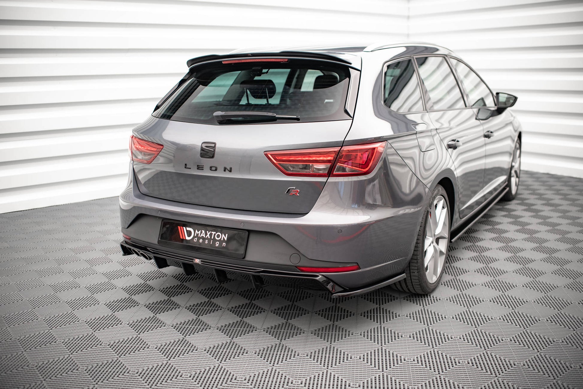 Heck Ansatz Flaps Diffusor V.2 für Seat Leon FR Sportstourer Mk3 schwarz Hochglanz
