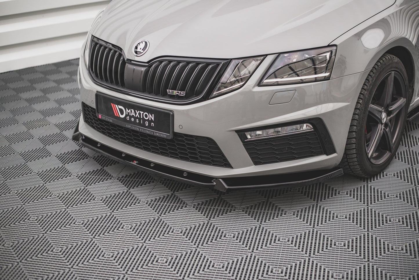 Front Ansatz V.2 für Skoda Octavia RS Mk3 Facelift schwarz matt