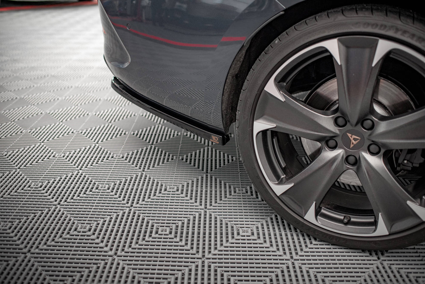 Heck Ansatz Flaps Diffusor für Cupra Leon ST schwarz Hochglanz