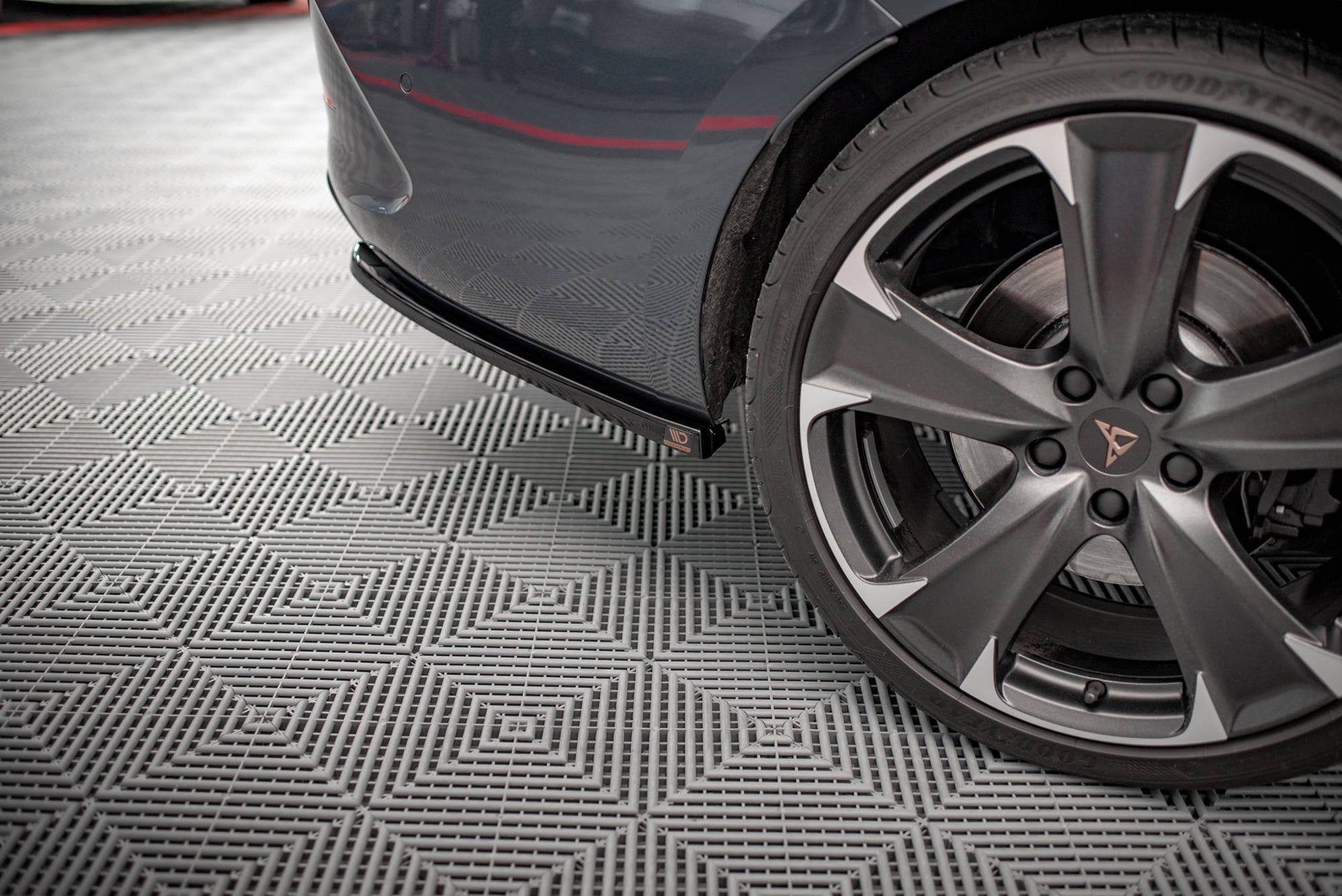 Heck Ansatz Flaps Diffusor für Cupra Leon ST schwarz Hochglanz