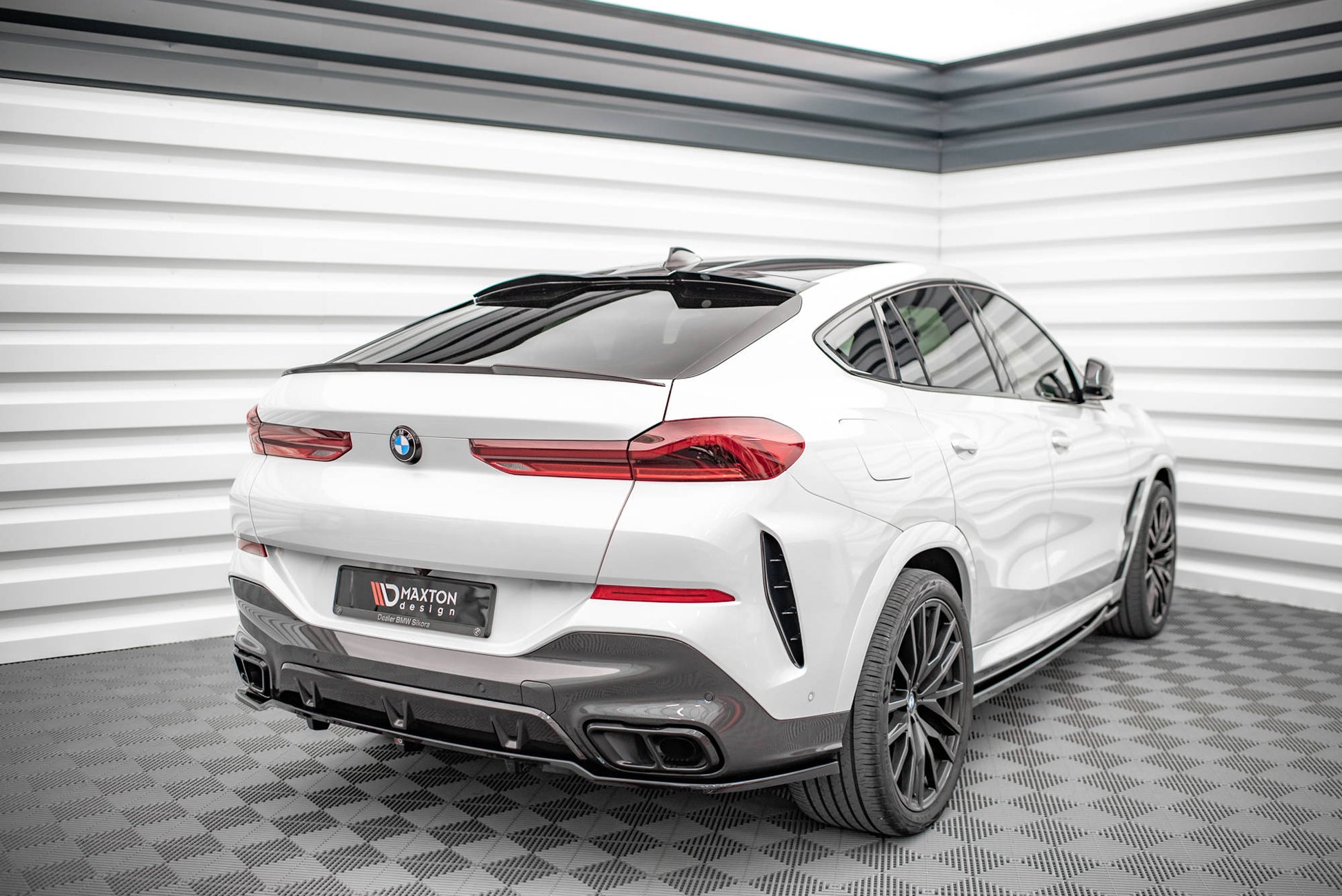 Mittlerer Diffusor Heck Ansatz DTM Look für V.1 BMW X6 M-Paket G06 schwarz Hochglanz