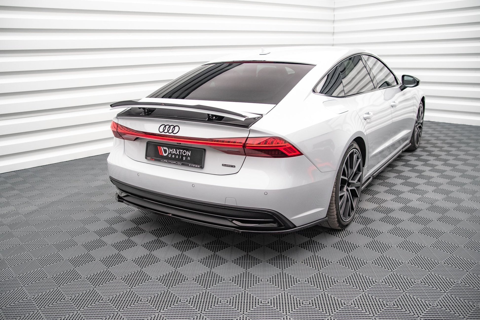 Mittlerer Diffusor Heck Ansatz für Audi A7 C8 schwarz matt
