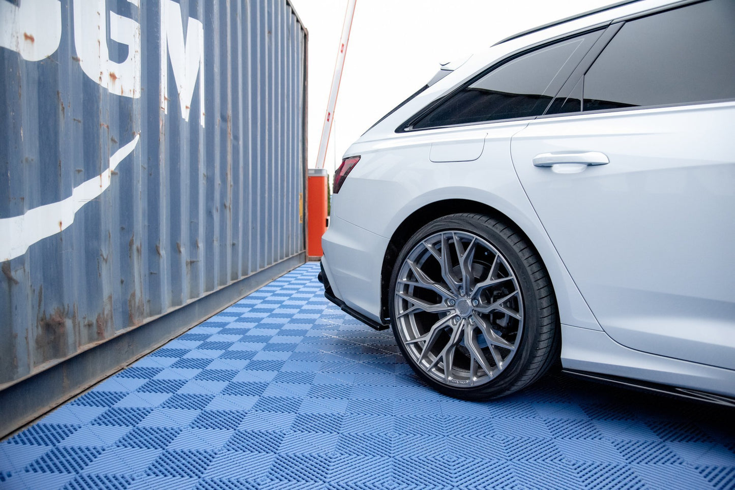 Heck Ansatz Flaps Diffusor für Audi A6 C8 S-Line schwarz matt