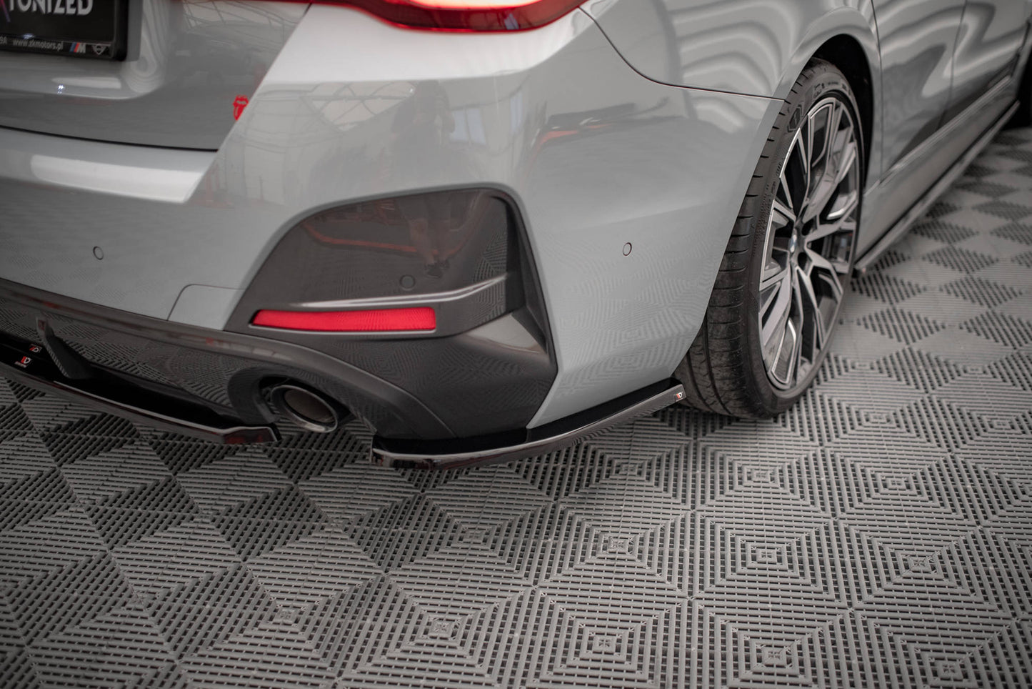 Heck Ansatz Flaps Diffusor V.1 für BMW 4er Gran Coupe M-Paket G26 Carbon Look