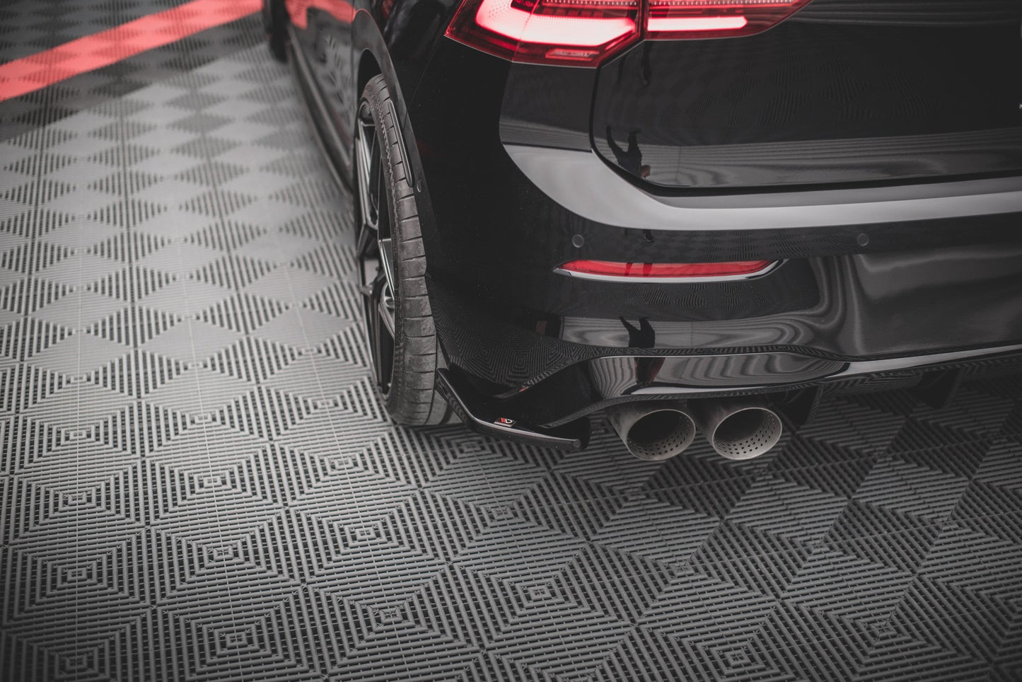 Heck Ansatz Flaps Diffusor V.2 für Volkswagen Golf R Mk8 Carbon Look