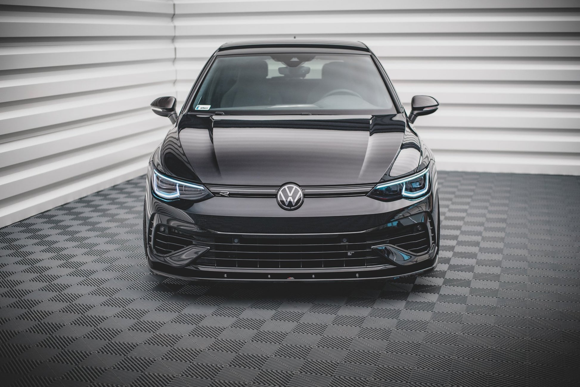 Front Ansatz V.1 für Volkswagen Golf R Mk8 schwarz Hochglanz