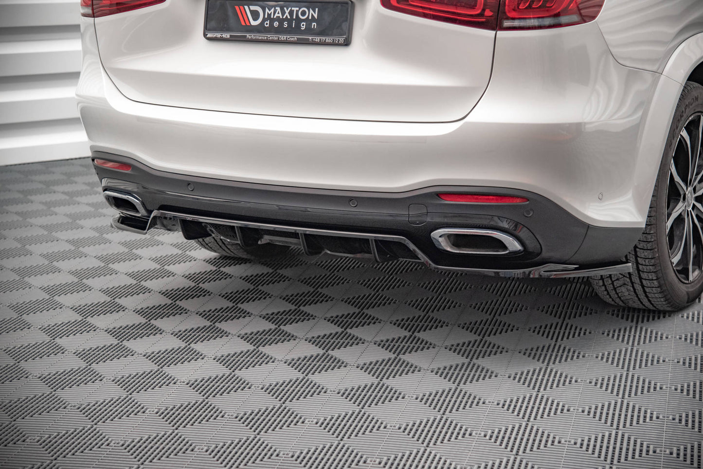 Mittlerer Diffusor Heck Ansatz DTM Look für Mercedes-Benz GLS AMG-Line X167 Carbon Look