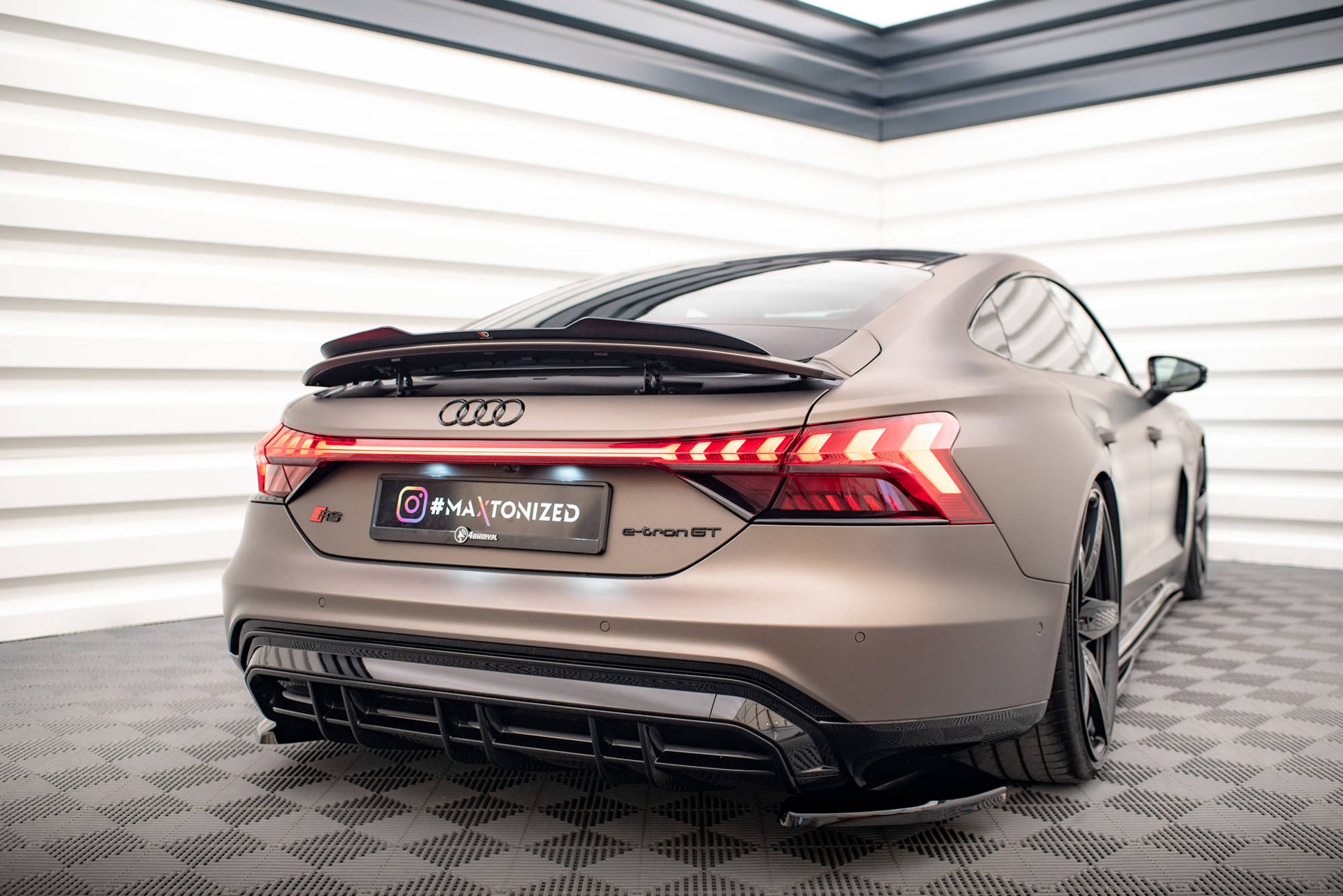 Spoiler CAP für Audi e-Tron GT / RS GT RS Mk1 schwarz Hochglanz