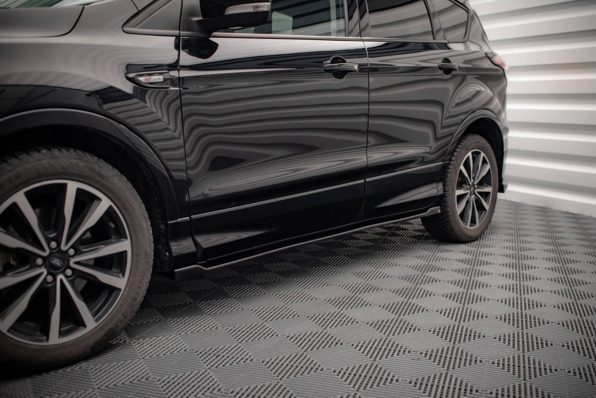 Seitenschweller Ansatz für Ford Escape ST-Line Mk3 schwarz matt