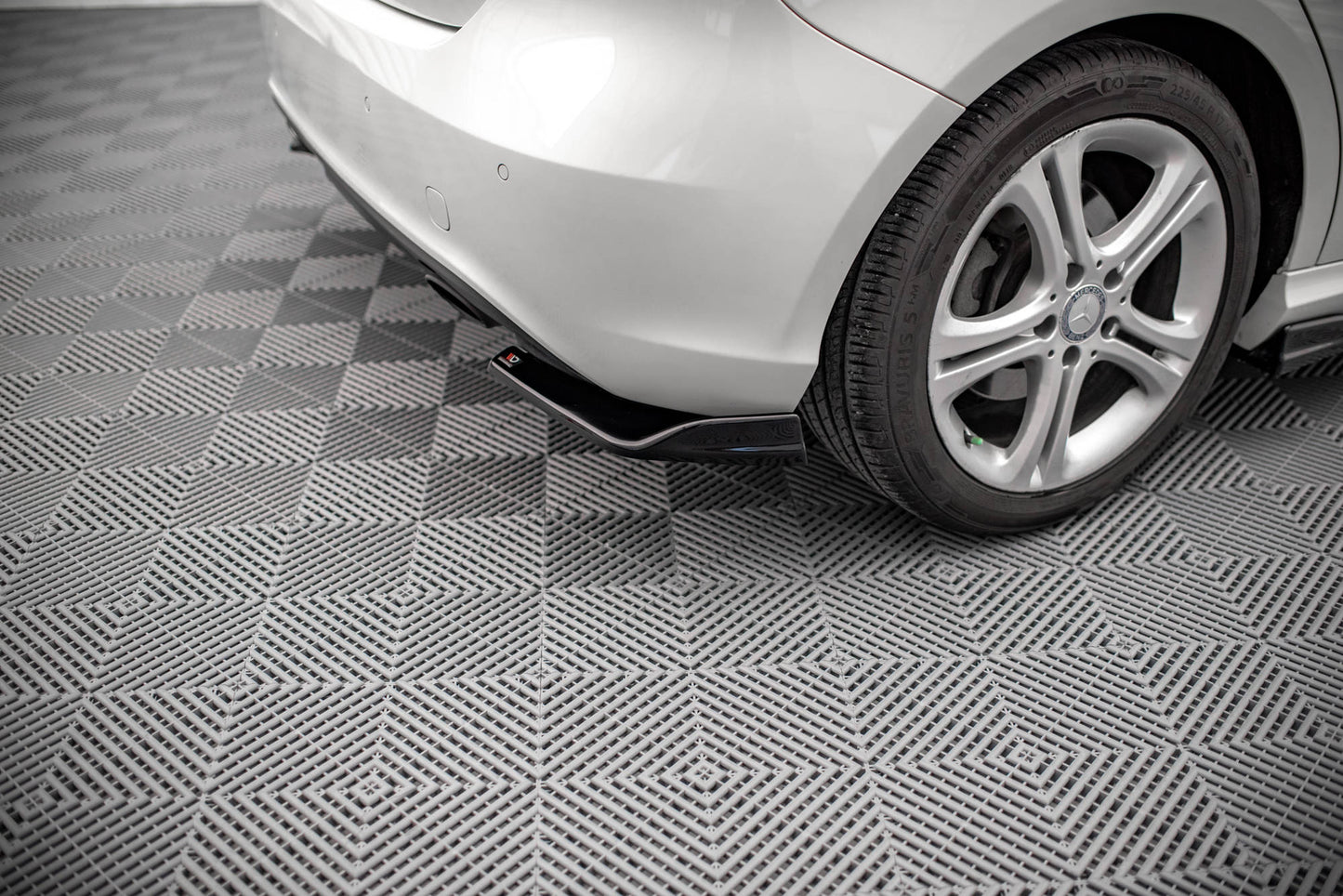 Heck Ansatz Flaps Diffusor V.1 für Mercedes-Benz A W176 schwarz matt
