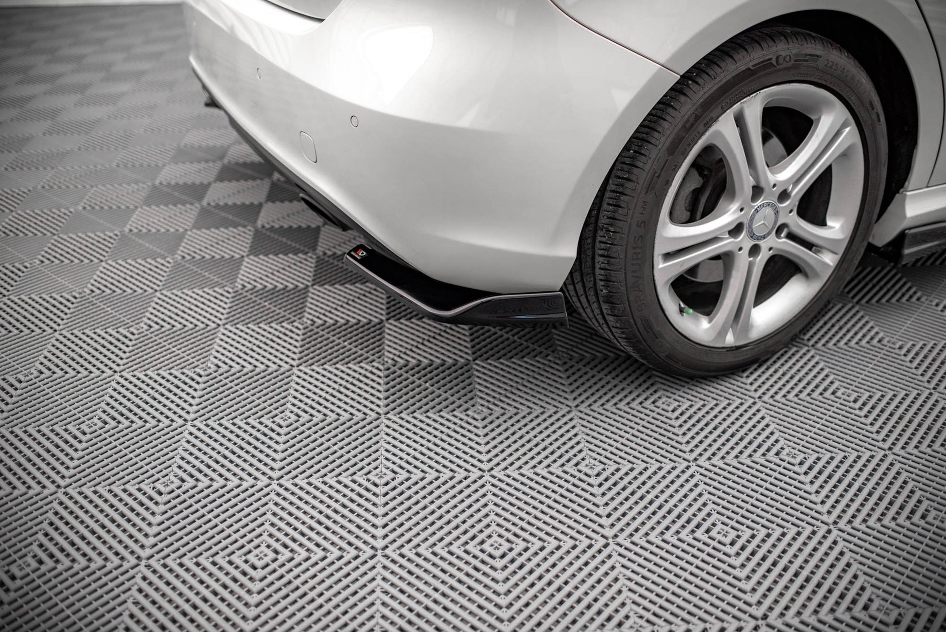 Heck Ansatz Flaps Diffusor V.1 für Mercedes-Benz A W176 Carbon Look