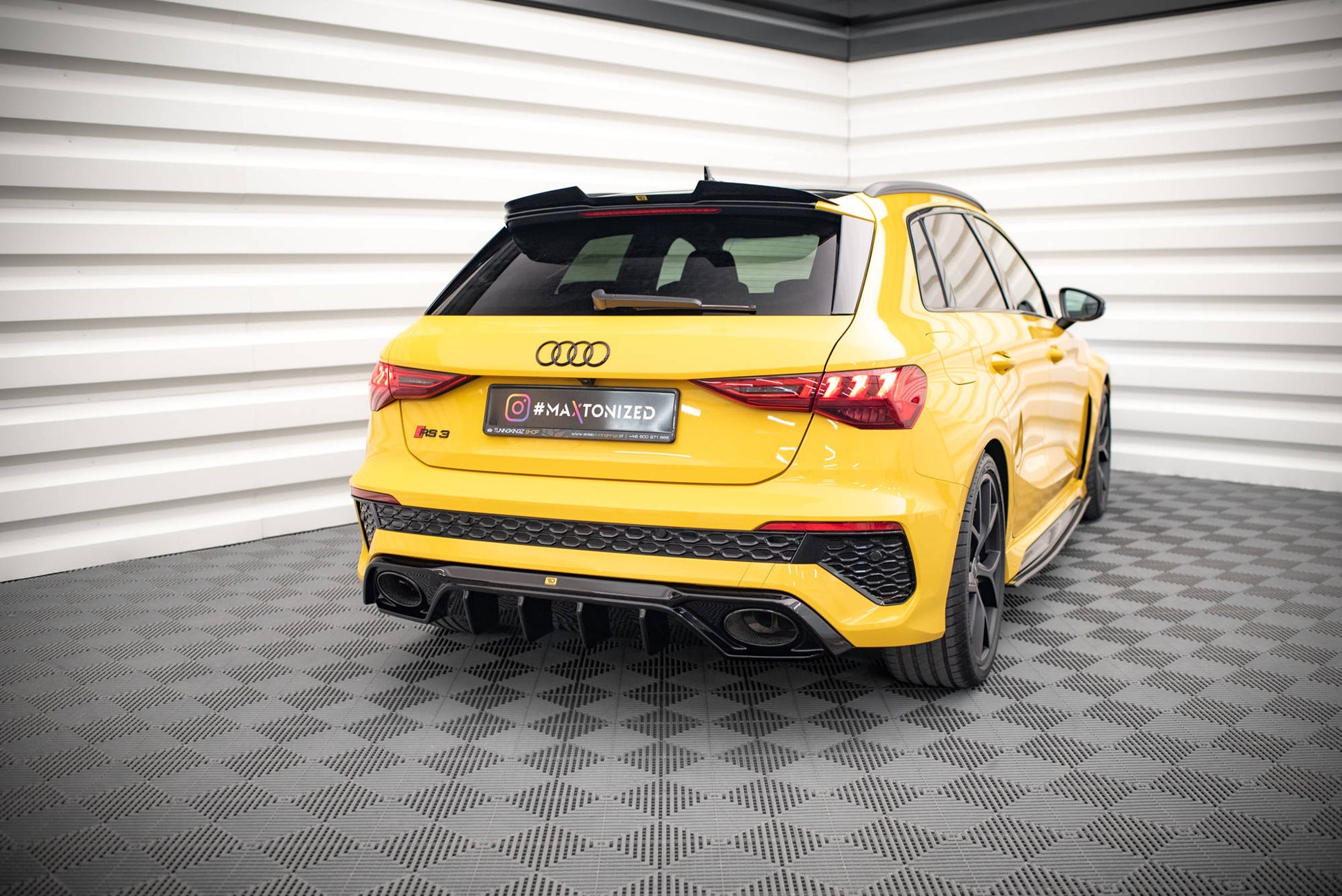 Diffusor Heck Ansatz für Audi RS3 8Y schwarz Hochglanz