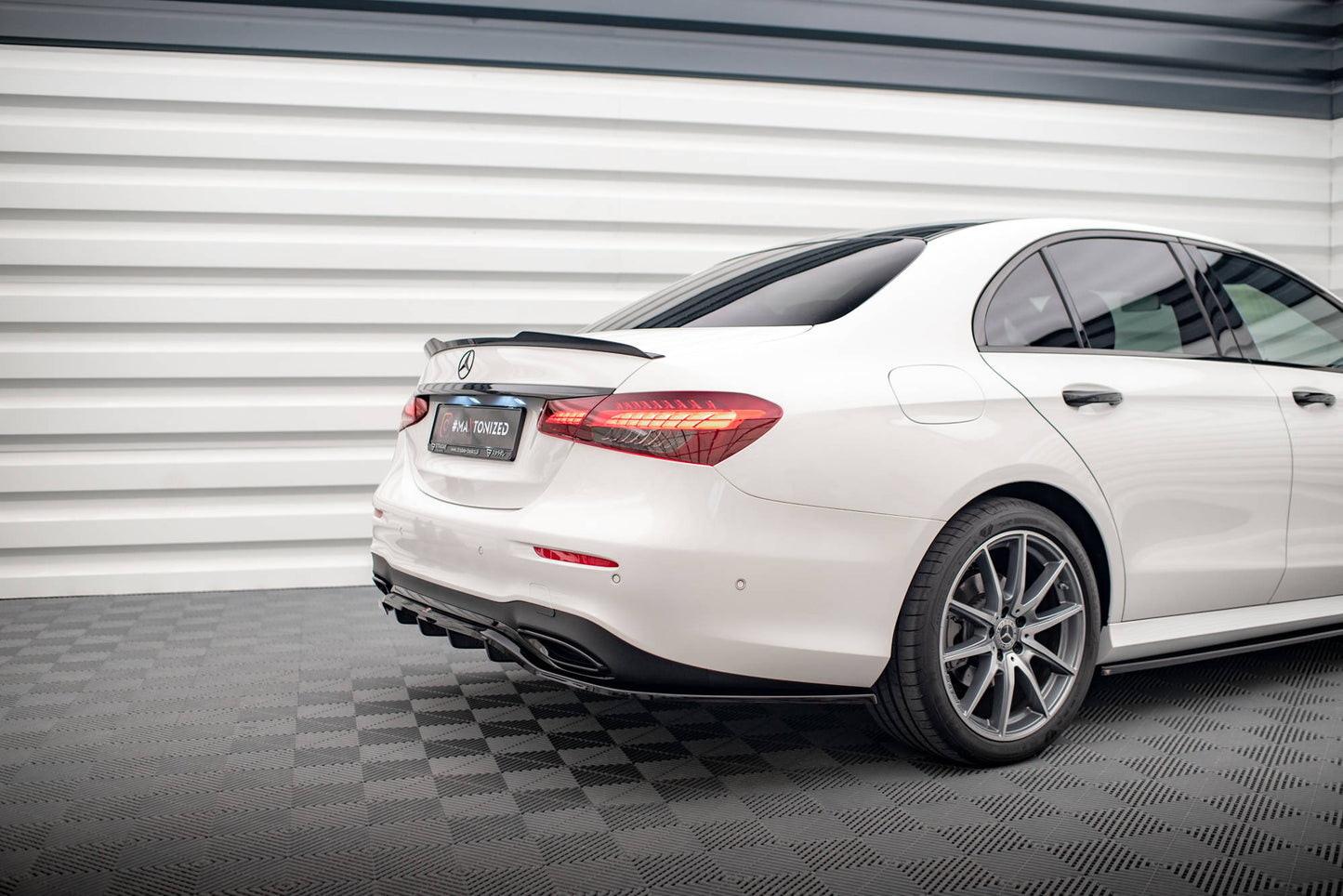 Mittlerer Diffusor Heck Ansatz DTM Look für Mercedes-Benz E AMG-Line W213 Facelift schwarz matt