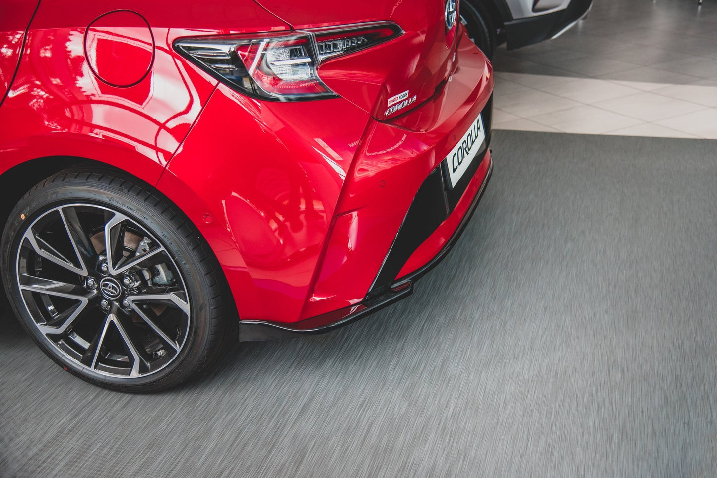 Mittlerer Diffusor Heck Ansatz für Toyota Corolla XII Hatchback schwarz matt