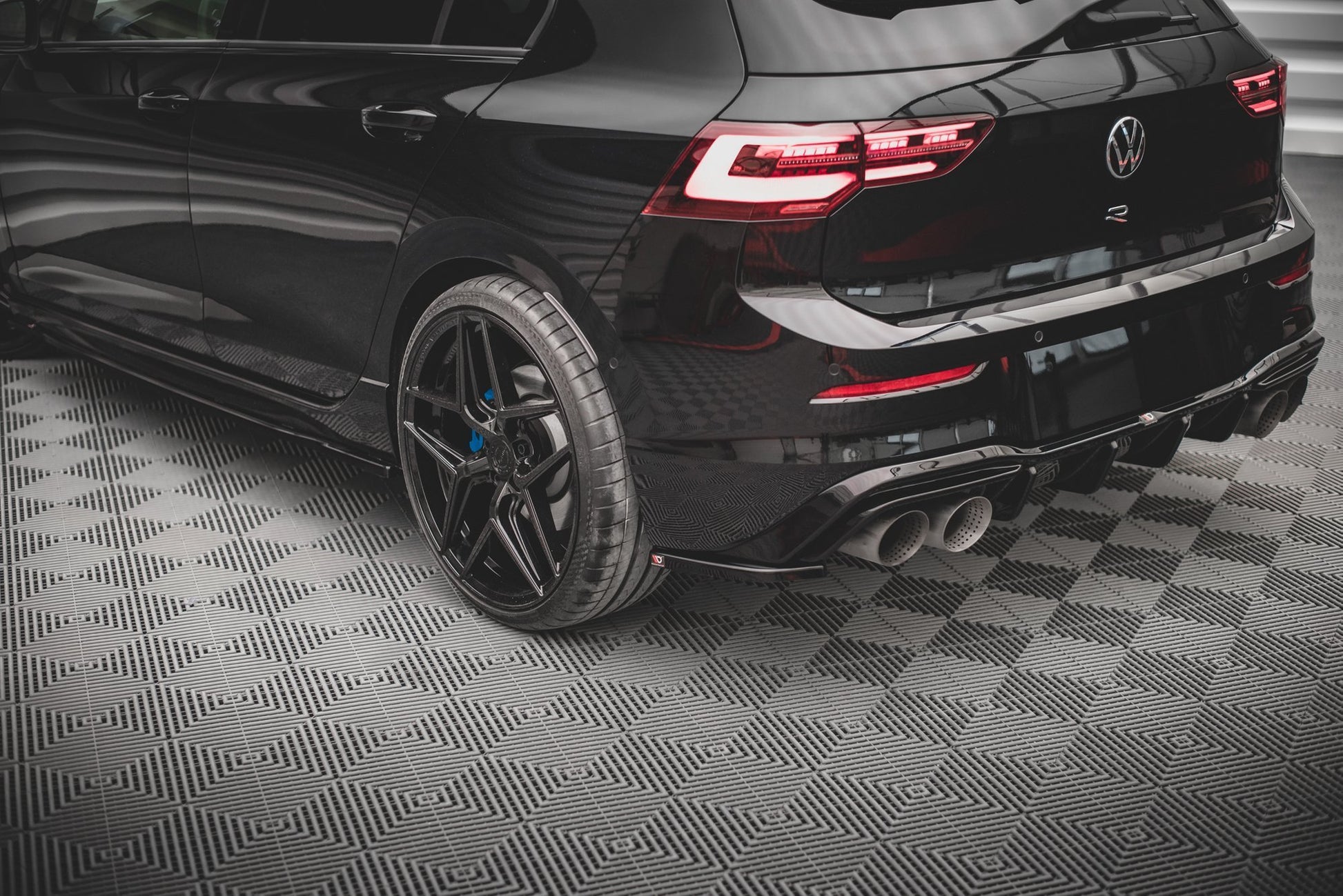 Heck Ansatz Flaps Diffusor V.4 für Volkswagen Golf R Mk8 schwarz matt