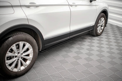 Seitenschweller Ansatz für Volkswagen Tiguan Mk2 schwarz Hochglanz