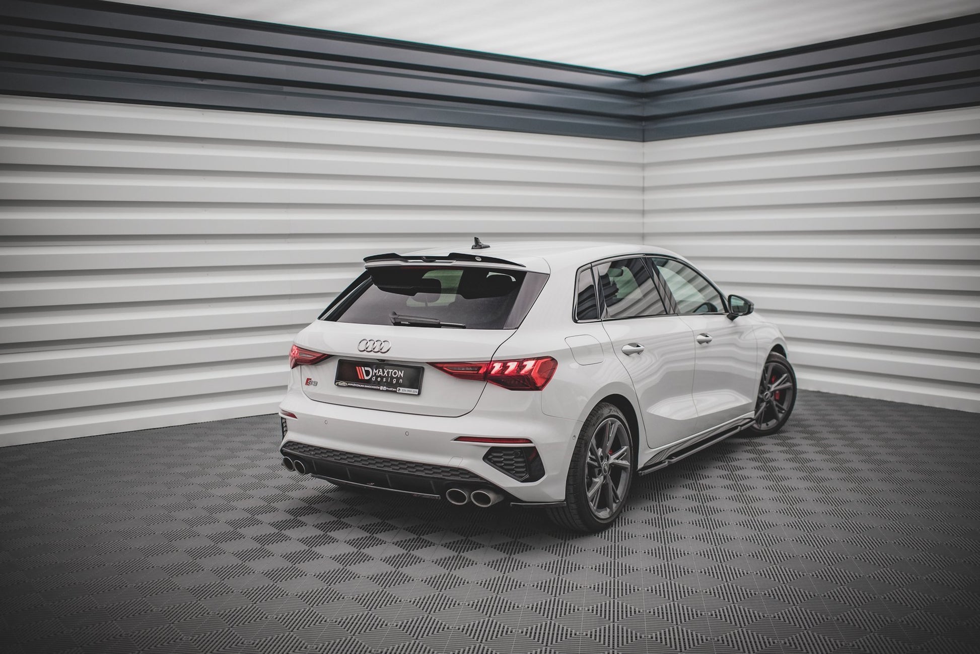 Mittlerer Diffusor Heck Ansatz für Audi S3 Sportback 8Y Carbon Look