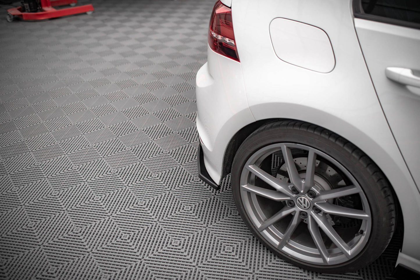 Heck Ansatz Flaps Diffusor V.3 für Volkswagen Golf R Mk7 schwarz Hochglanz