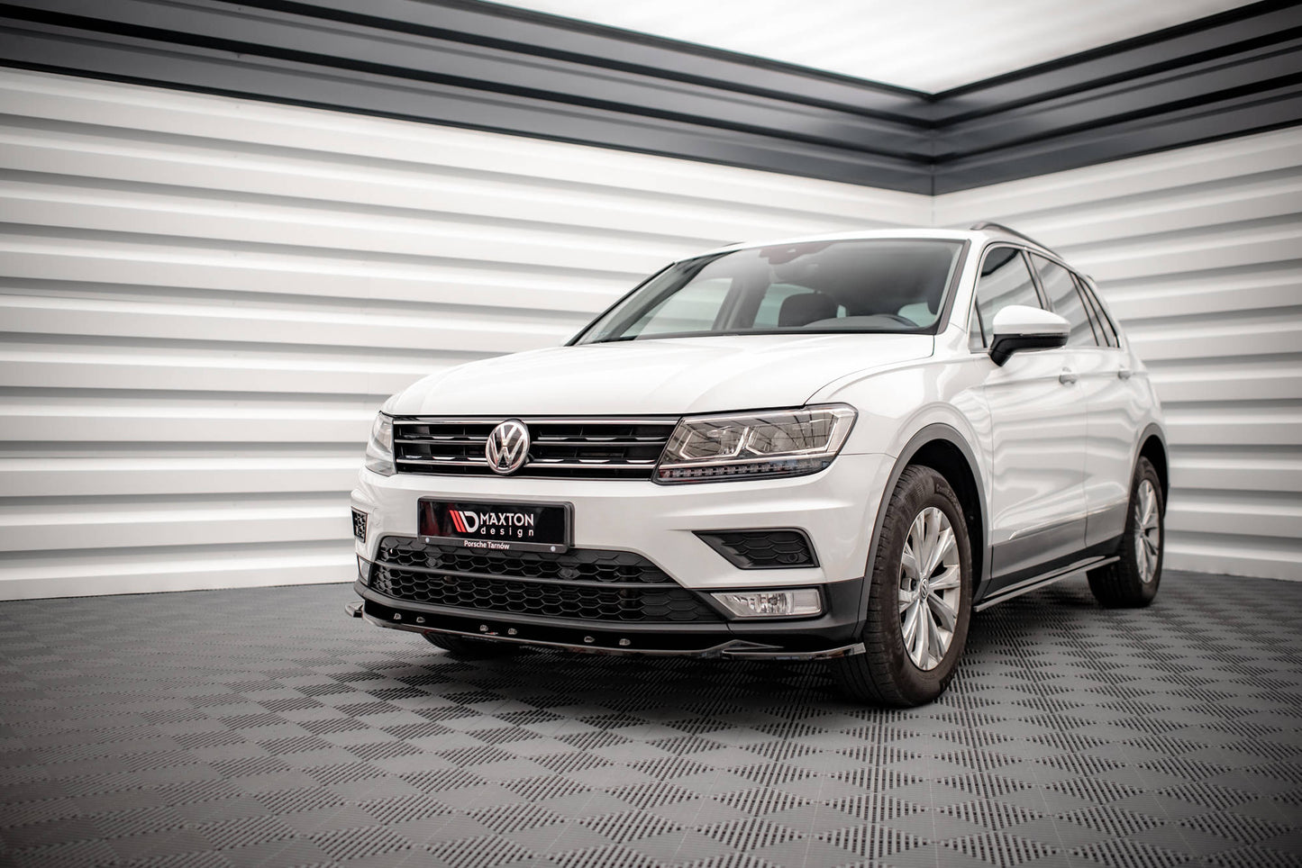 Front Ansatz für Volkswagen Tiguan Mk2 schwarz Hochglanz