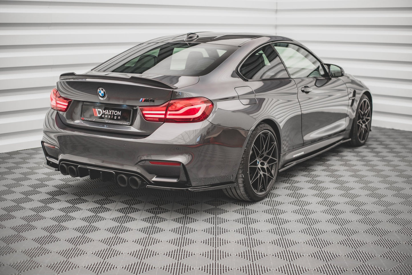 Heck Ansatz Flaps Diffusor V.2 für BMW M4 F82 Carbon Look