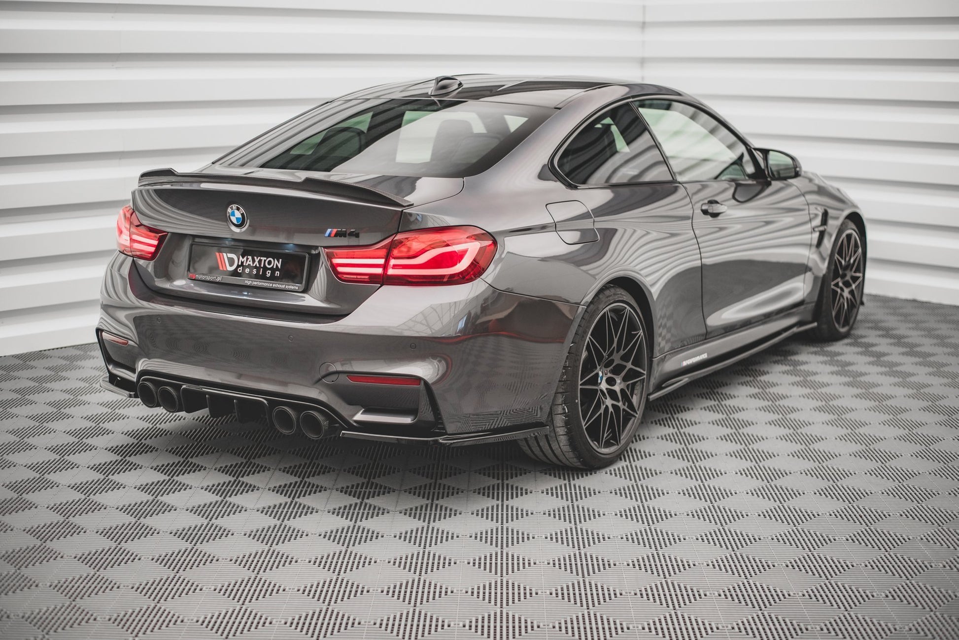 Heck Ansatz Flaps Diffusor V.2 für BMW M4 F82 schwarz Hochglanz