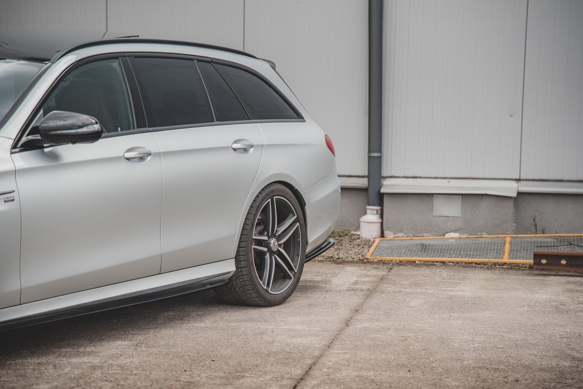 Heck Ansatz Flaps Diffusor für Mercedes-Benz E63 AMG Kombi/Limousine S213/W213 schwarz matt