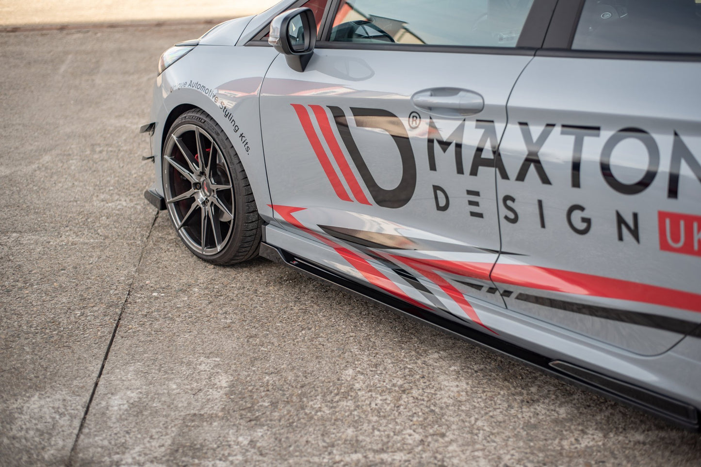 Seitenschweller Ansatz für V.3 für Ford Fiesta Mk8 ST / ST-Line schwarz Hochglanz