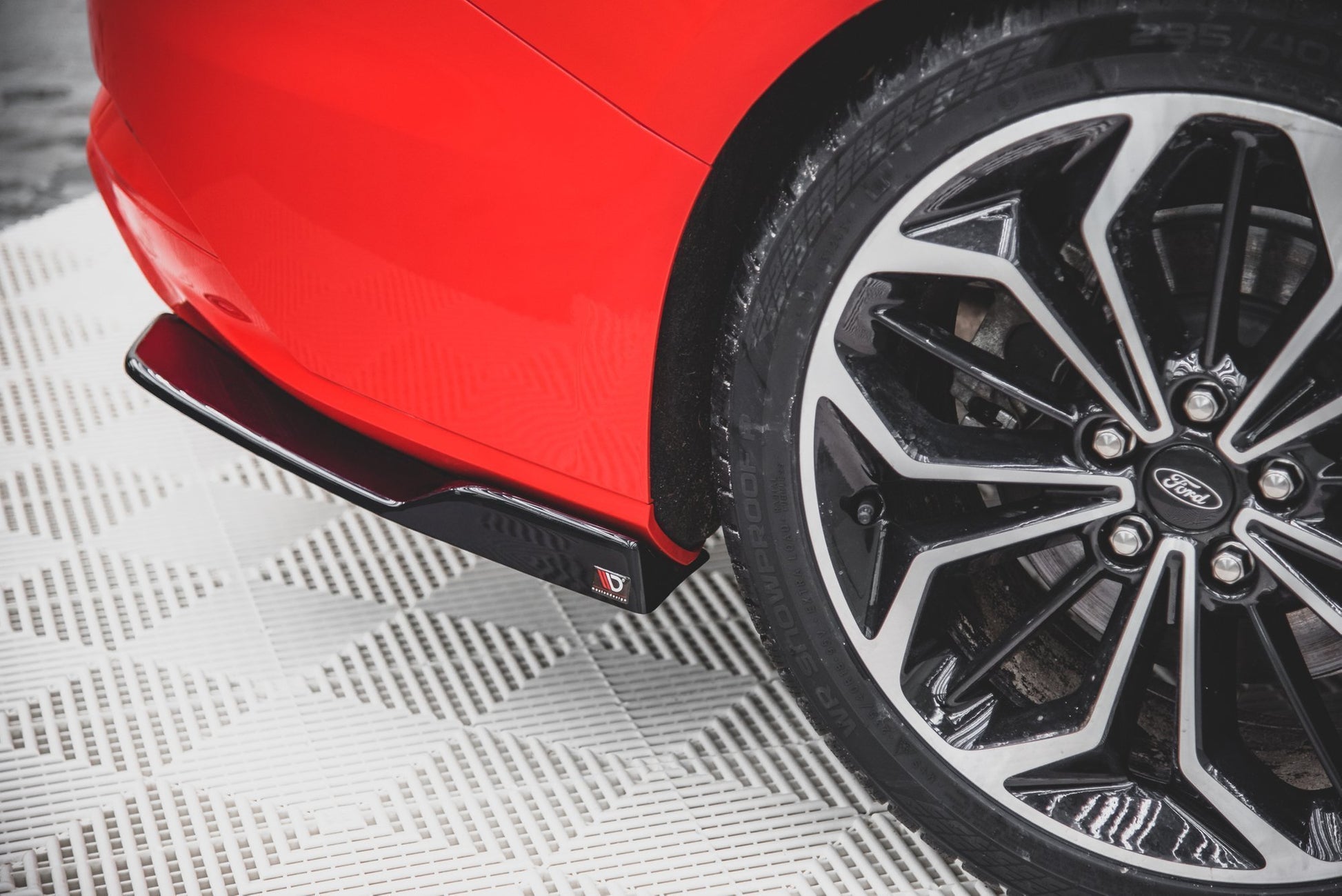 Heck Ansatz Flaps Diffusor V.2 für Ford Focus ST-Line Kombi Mk4 Carbon Look