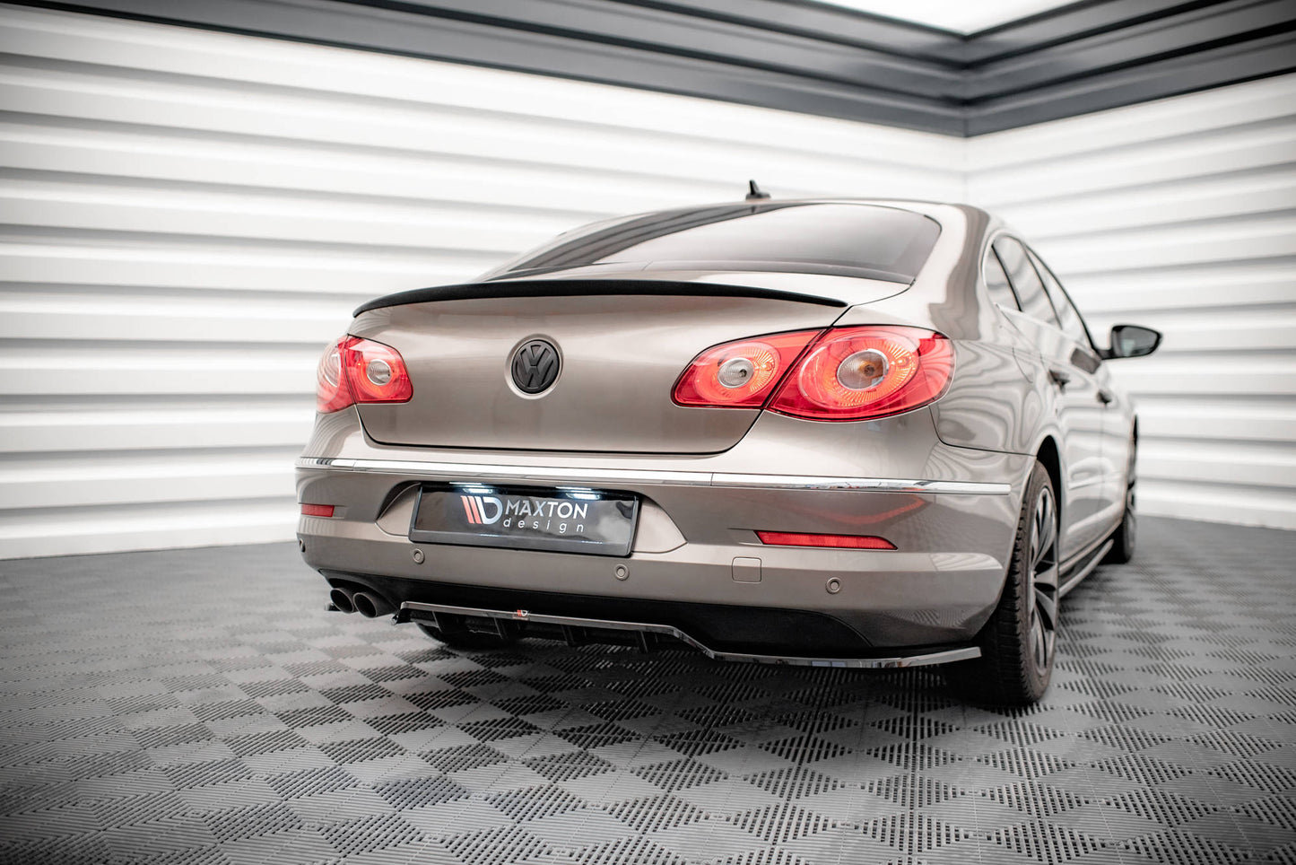 Mittlerer Diffusor Heck Ansatz DTM Look für Volkswagen Passat CC schwarz matt