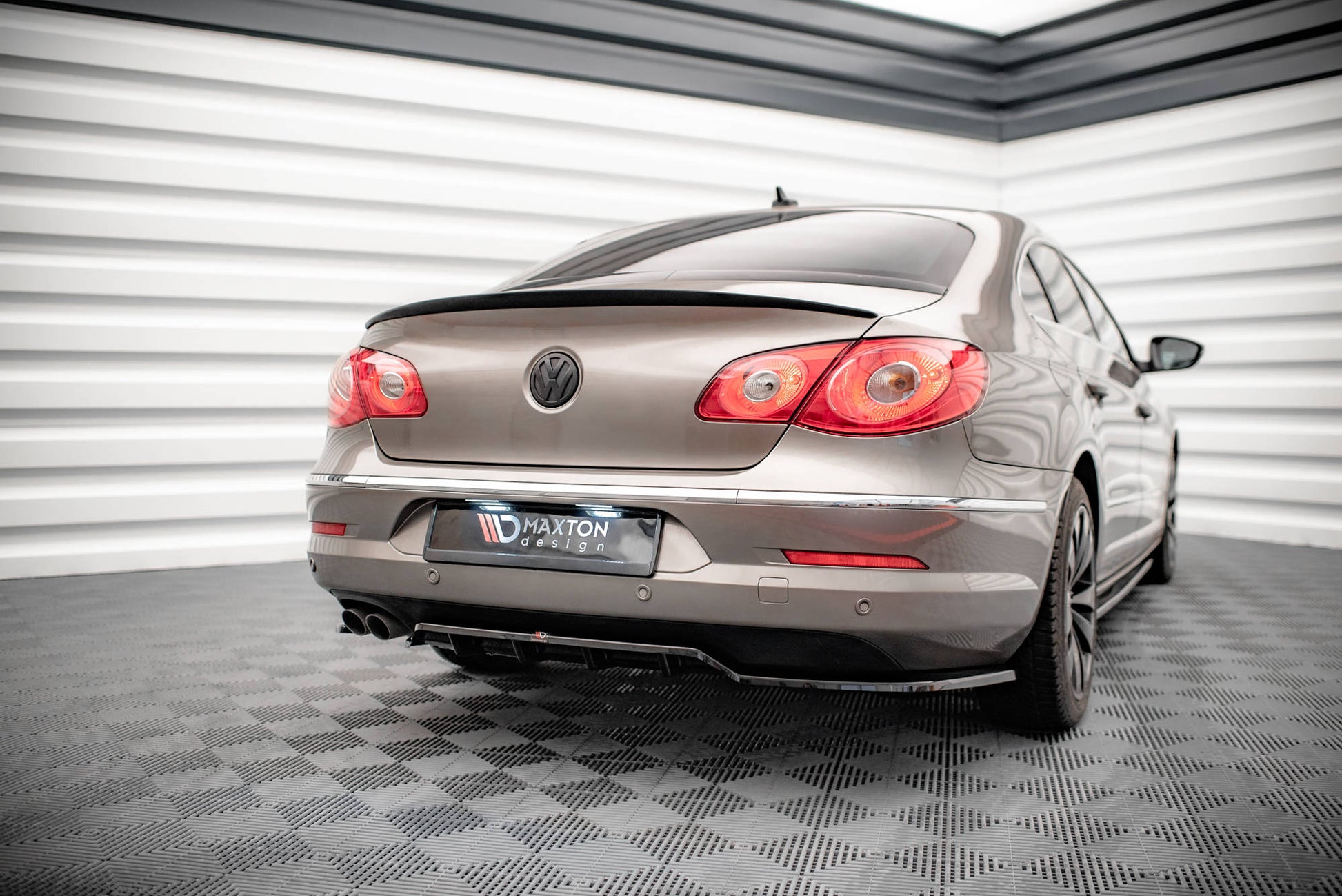 Mittlerer Diffusor Heck Ansatz DTM Look für Volkswagen Passat CC schwarz matt