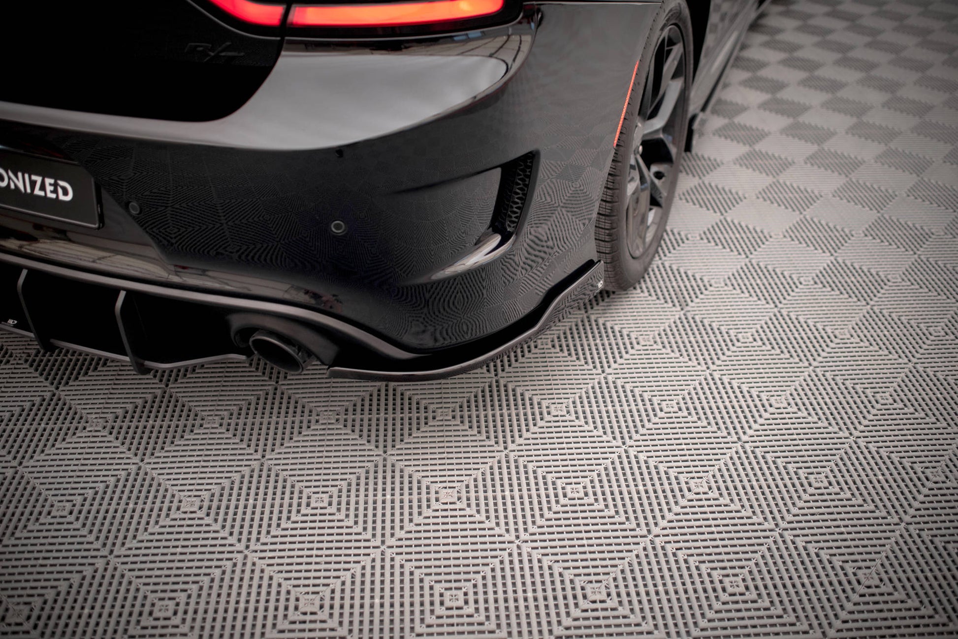 Heck Ansatz Flaps Diffusor für Dodge Charger SRT Mk7 Facelift Carbon Look
