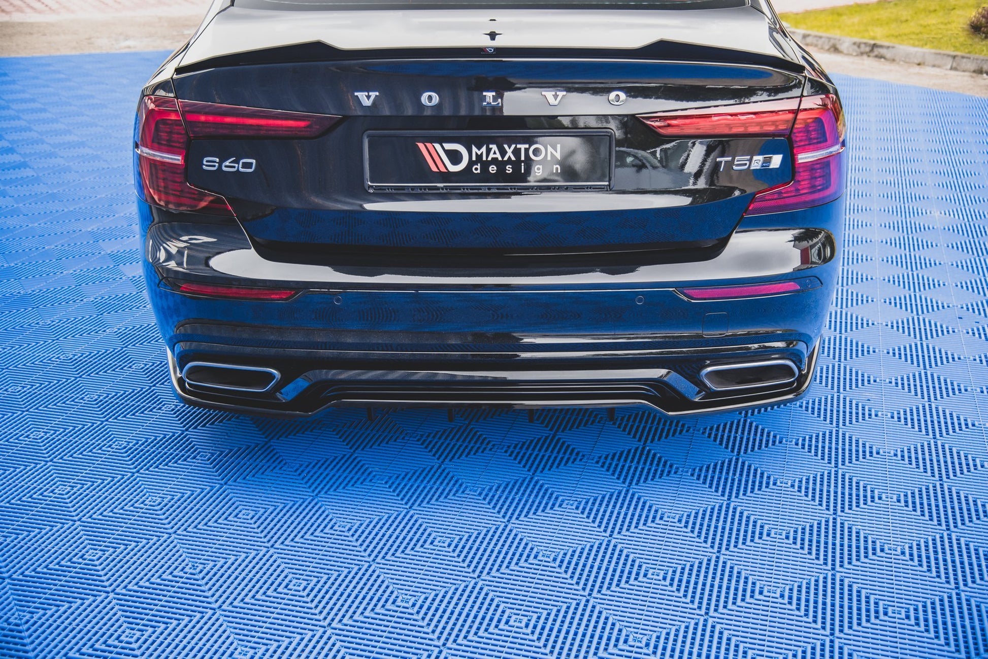 Mittlerer Diffusor Heck Ansatz DTM Look für Volvo S60/V60 R-Design Mk3 schwarz Hochglanz