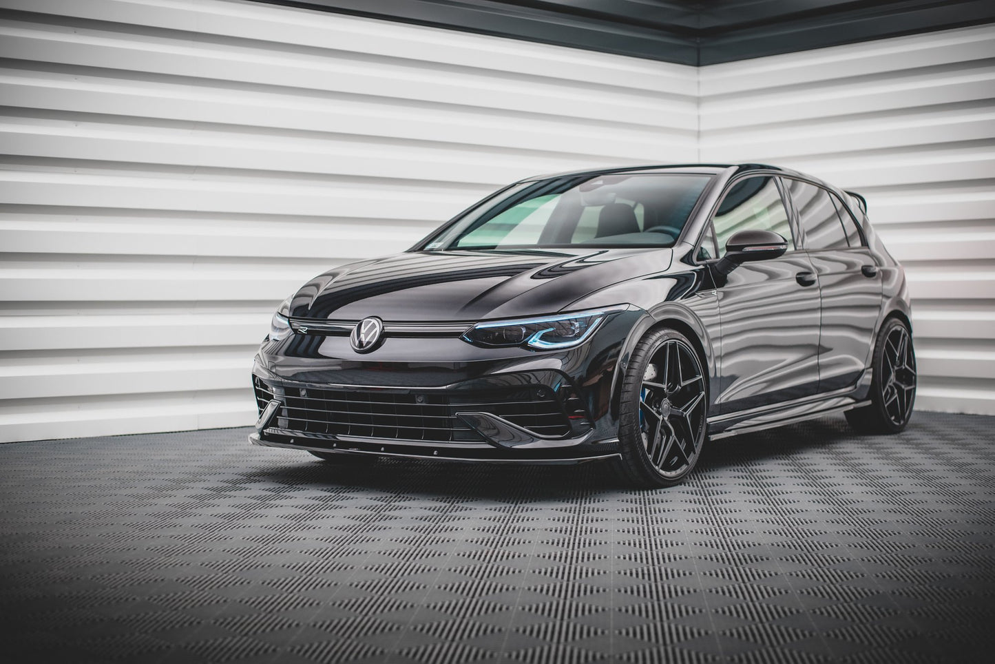 Front Ansatz V.1 für Volkswagen Golf R Mk8 schwarz matt
