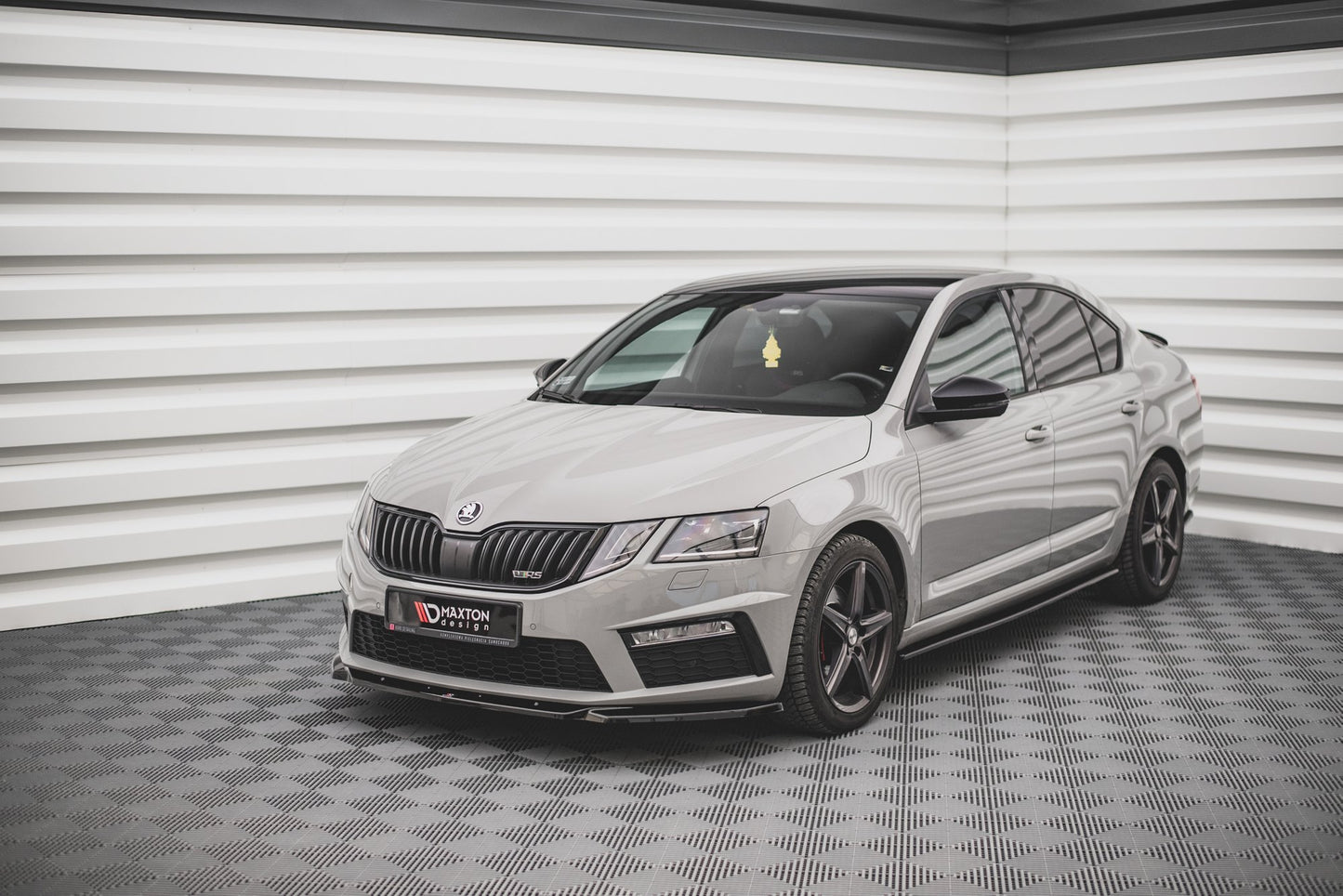 Front Ansatz V.3 für Skoda Octavia RS Mk3 Facelift schwarz Hochglanz